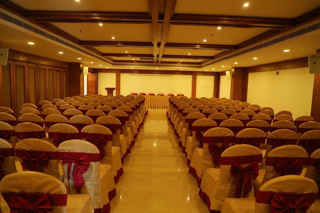 Hotel Karthika Park Kazhakuttam Eksteriør billede