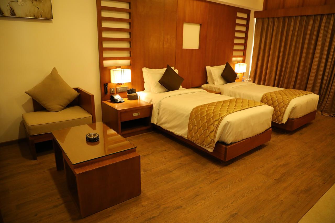 Hotel Karthika Park Kazhakuttam Eksteriør billede