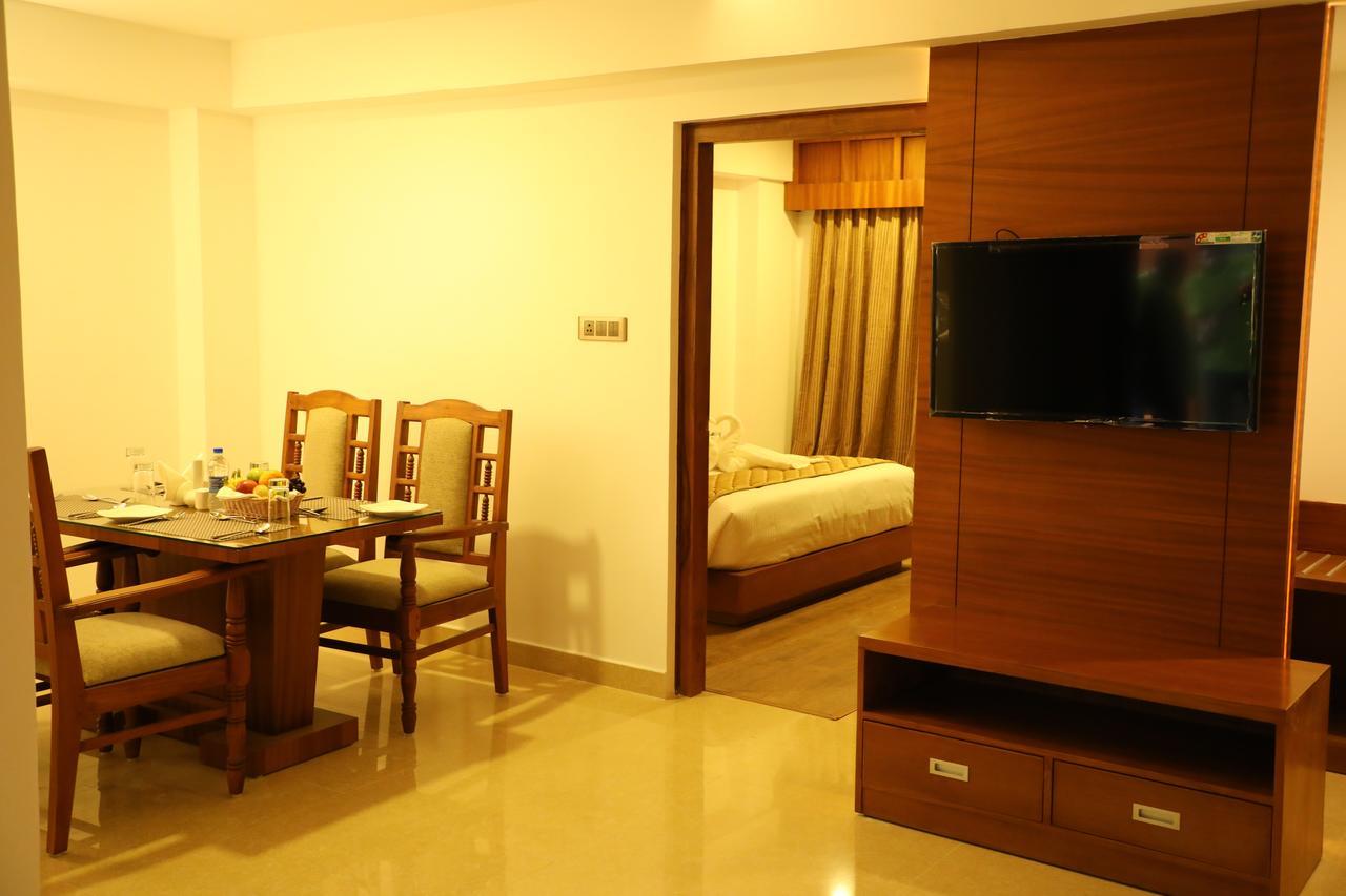 Hotel Karthika Park Kazhakuttam Eksteriør billede