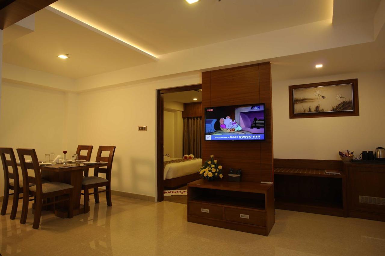 Hotel Karthika Park Kazhakuttam Eksteriør billede